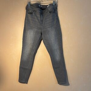 Old Navy Built -Warm Gray Skinny Jeans with Subtle Fading EUC